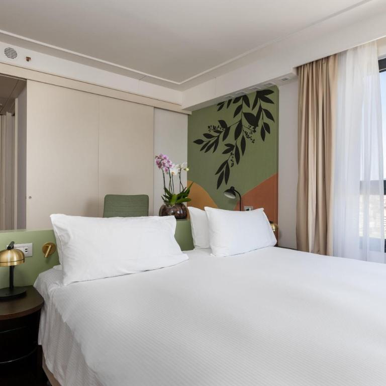 DoubleTree by Hilton Florence Metropole - Camera King Deluxe con Vista Città - 3