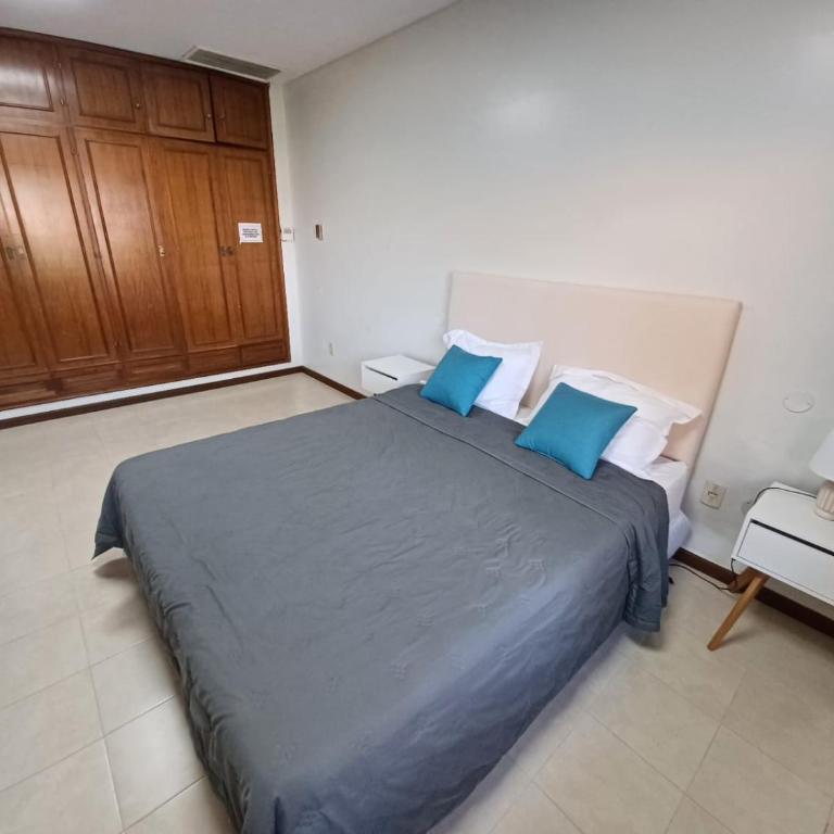 BauHouse Comfort Suites Asuncion - Habitación con cama grande y vistas al jardín - 8