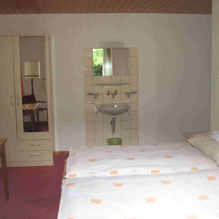 Hotel-Restaurant Stechelberg Bed & Breakfast - Doppelzimmer mit Gemeinschaftsbad - 4