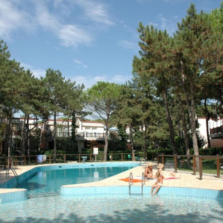 Retreat in Lignano by the pool - Villa - 12