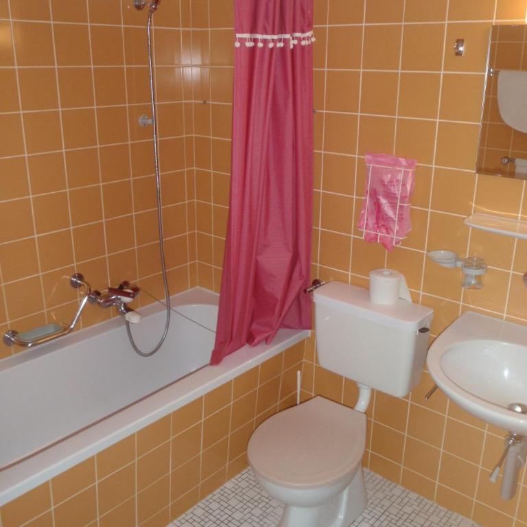 Hotel-Restaurant Stechelberg Bed & Breakfast - Dreibettzimmer mit eigenem Bad - 2