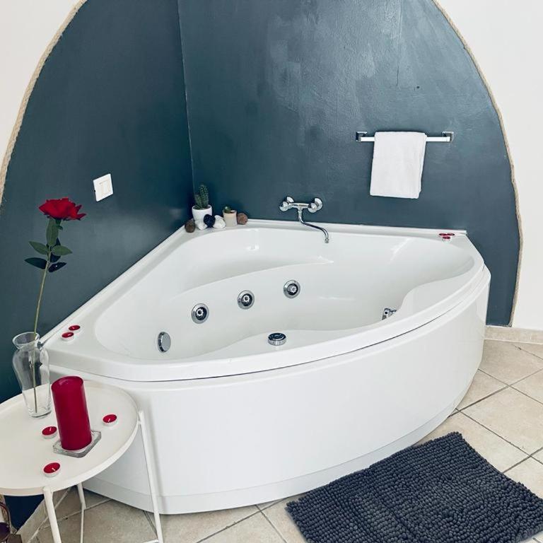 Jacuzzi Suite - Two-Bedroom Apartment - 5