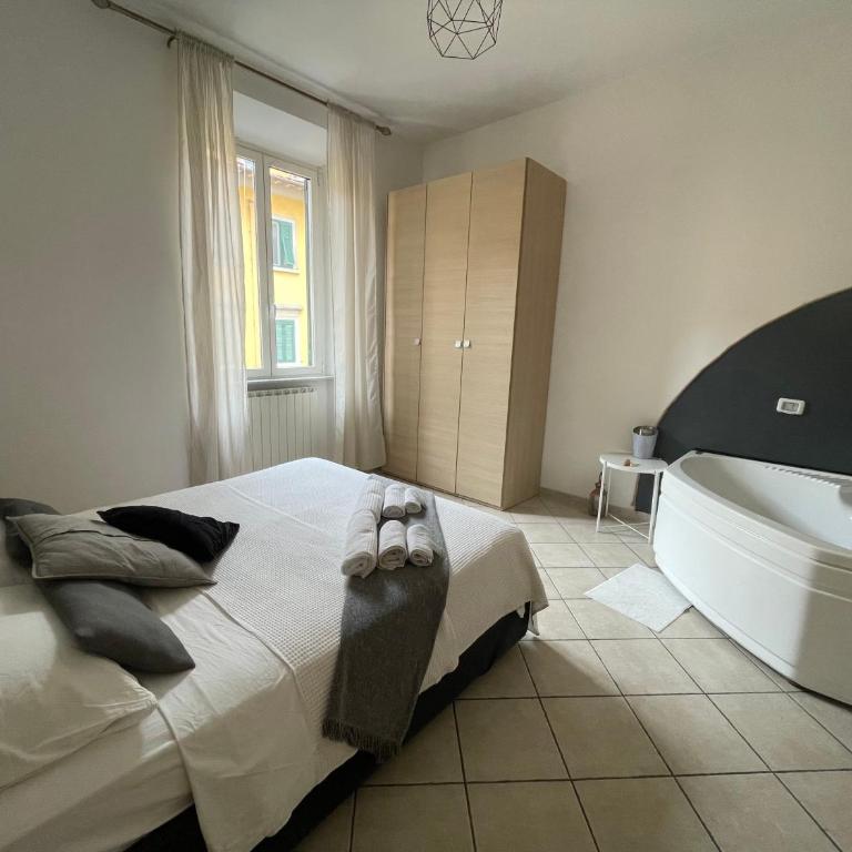 Jacuzzi Suite - Two-Bedroom Apartment - 4