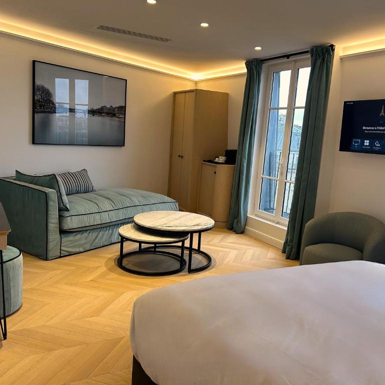 Eiffel Yard Hotel - Junior Suite - Eiffel Tower Side View - 4