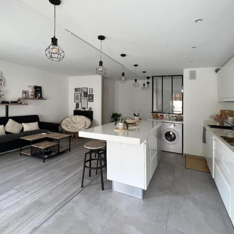 Menton - 4 persons - 10 minutes to beaches - bright apartment - Two-Bedroom Apartment - 1