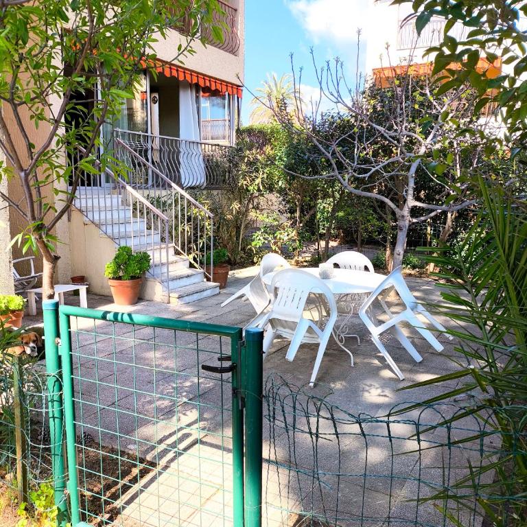Rez de jardin & véranda entre mer et village - Appartement 1 Chambre - 2