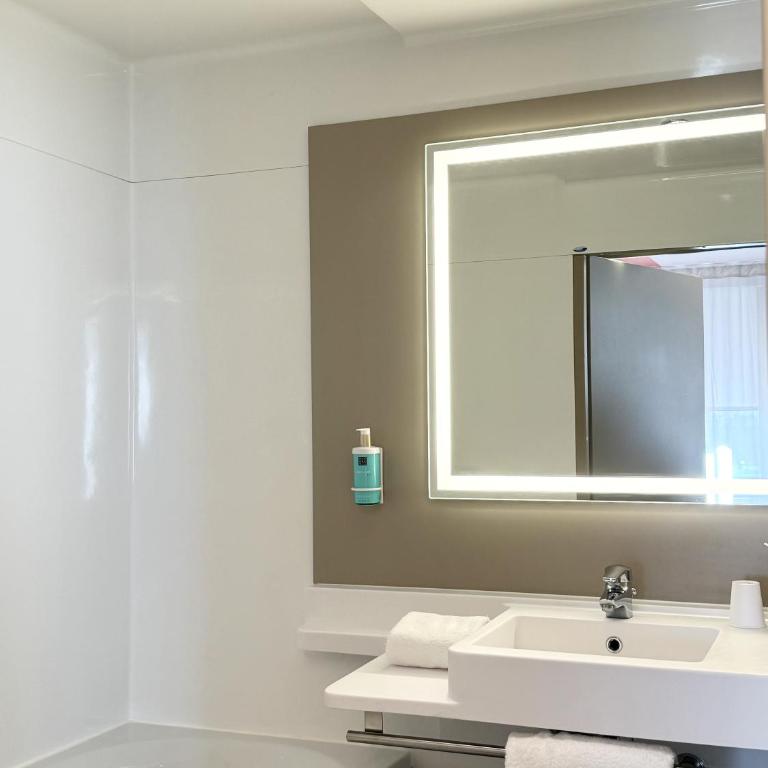 Novotel Suites Rouen Normandie - Suite Supérieure Un Lit Double Et Deux Lits Simples - 11