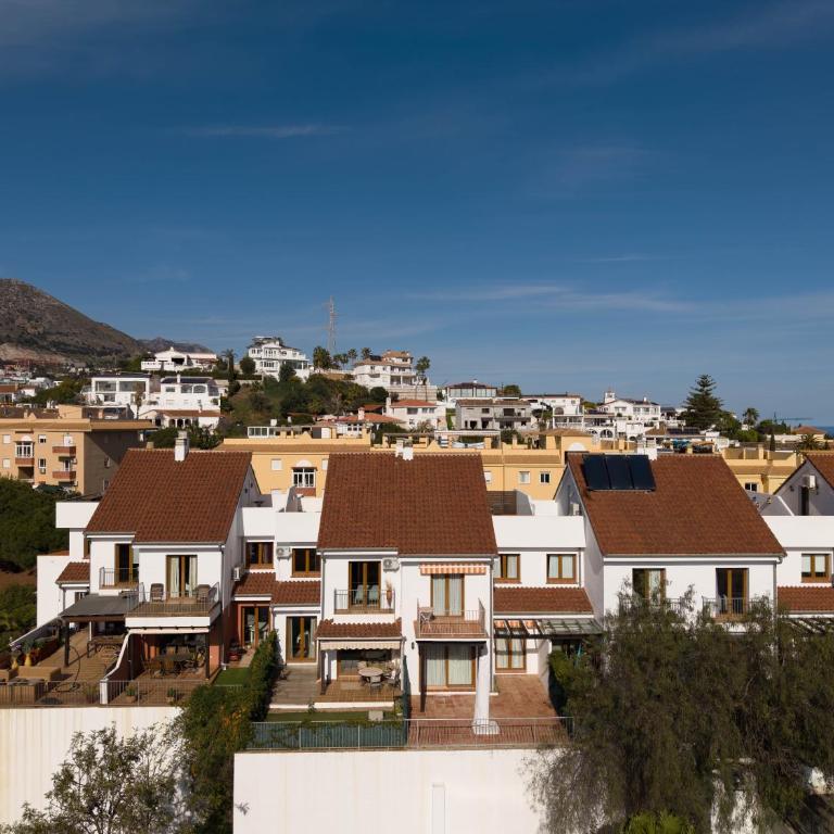 Spacious 4BR Townhouse | Private Rooftop Terrace - Casa de 4 dormitorios - 23