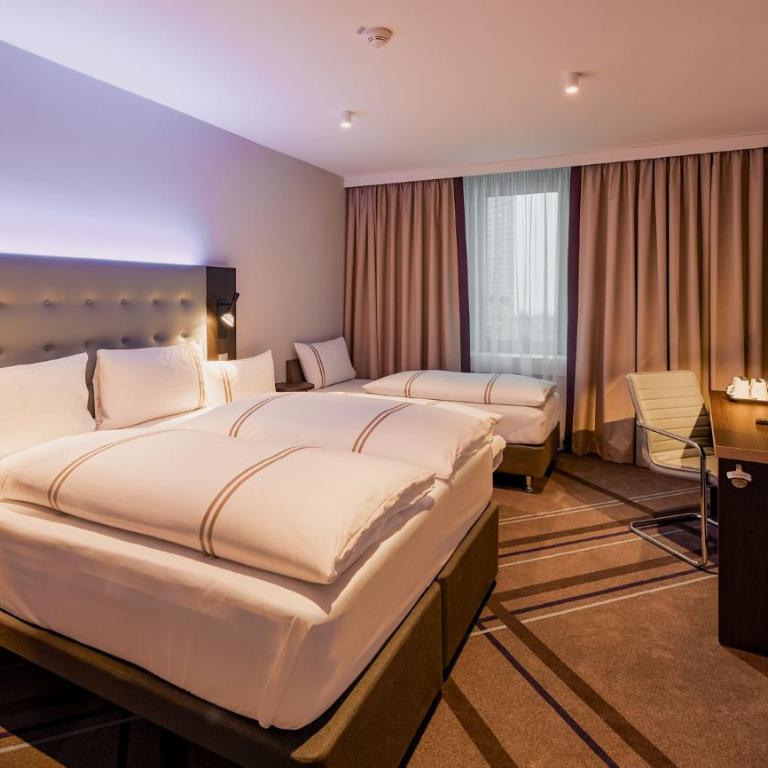 Premier Inn München City Zentrum - Standard Vierbettzimmer - 9