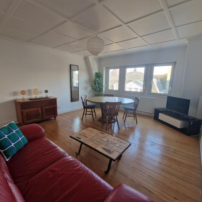 Appartement lumineux de 3 pièces - 2 chambres - Centre-ville - Two-Bedroom Apartment - 1