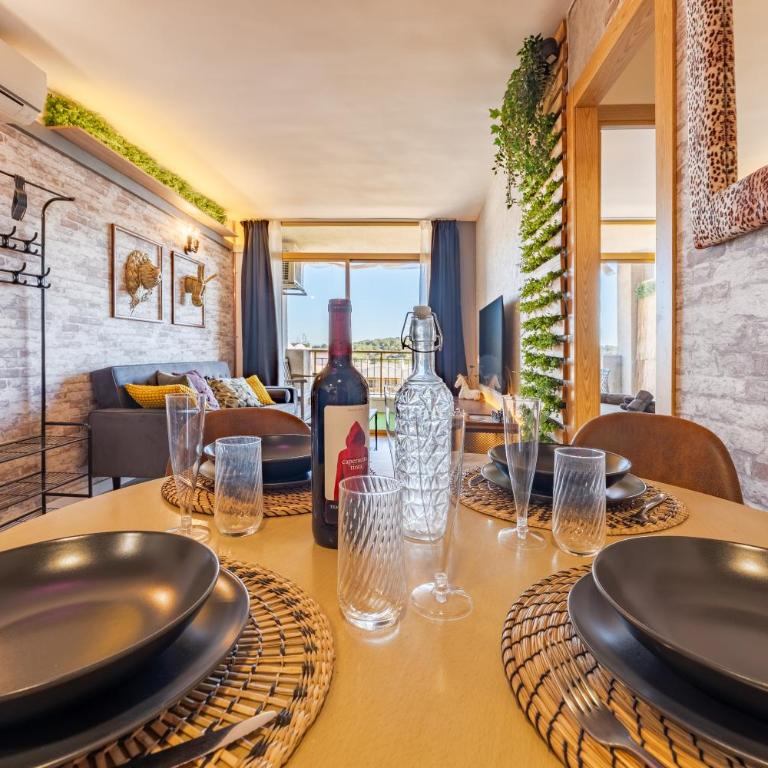 Charming Loft in Salou - Two-Bedroom Apartment with Pool View - 6