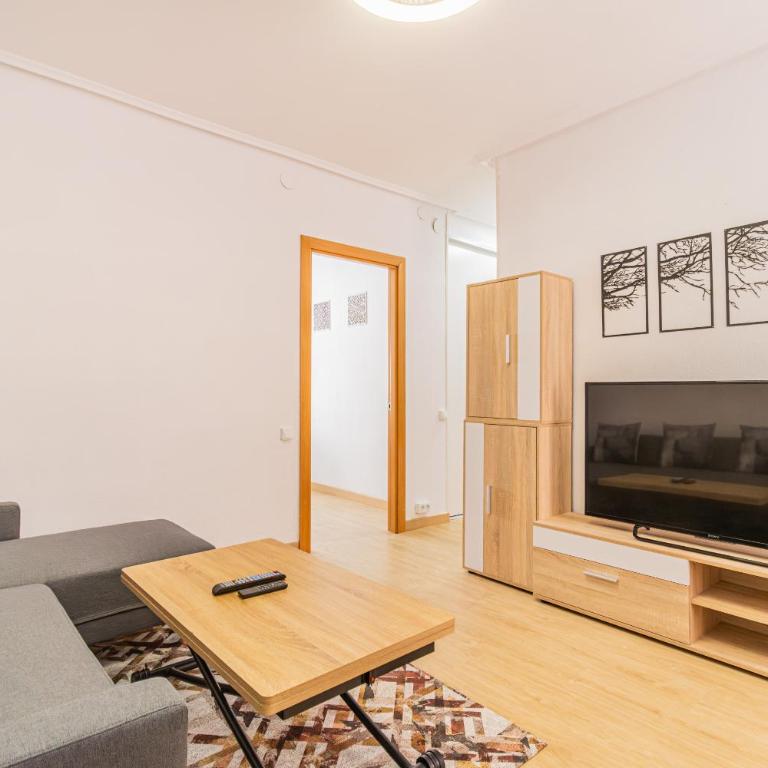 City Stay with 3 Bedrooms - Three-Bedroom Apartment - 2