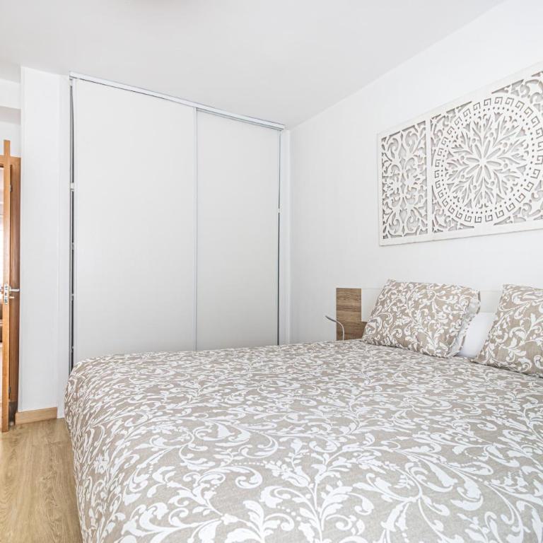 City Stay with 3 Bedrooms - Three-Bedroom Apartment - 18
