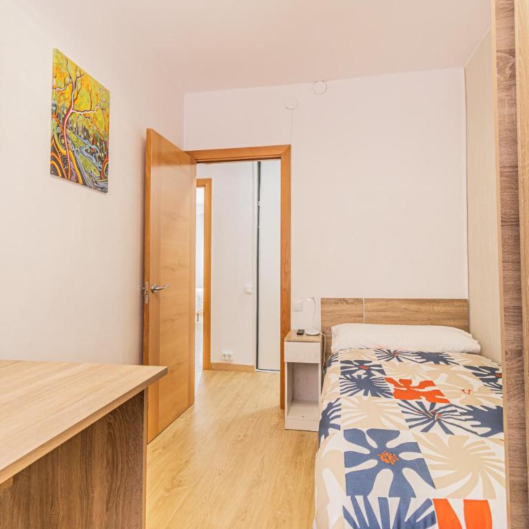 City Stay with 3 Bedrooms - Three-Bedroom Apartment - 5