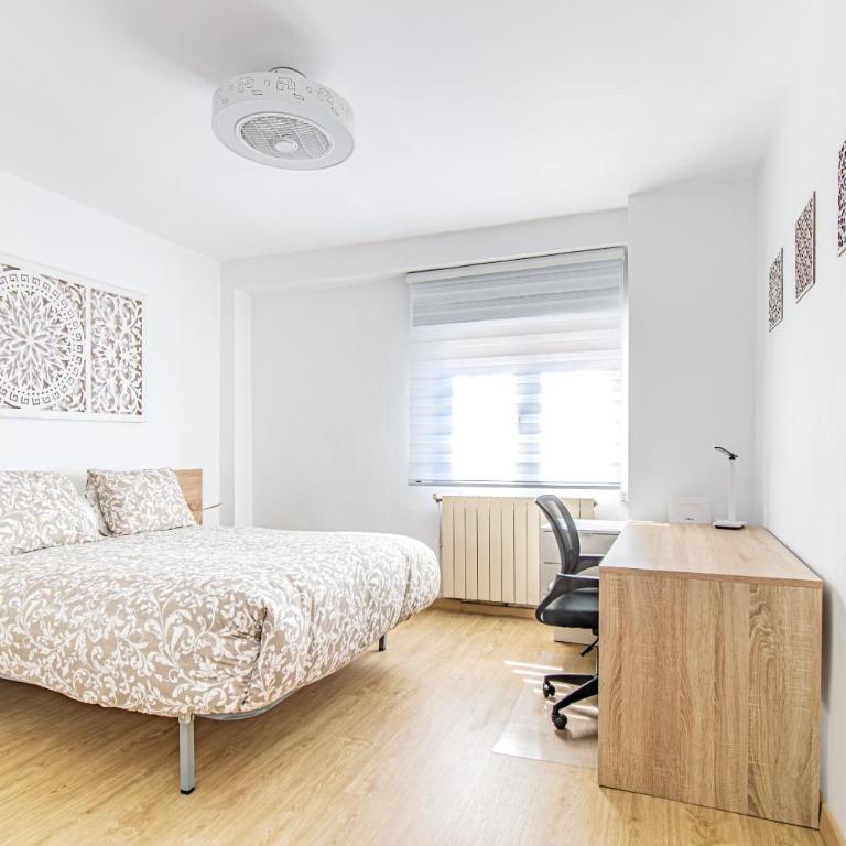 City Stay with 3 Bedrooms - Three-Bedroom Apartment - 1