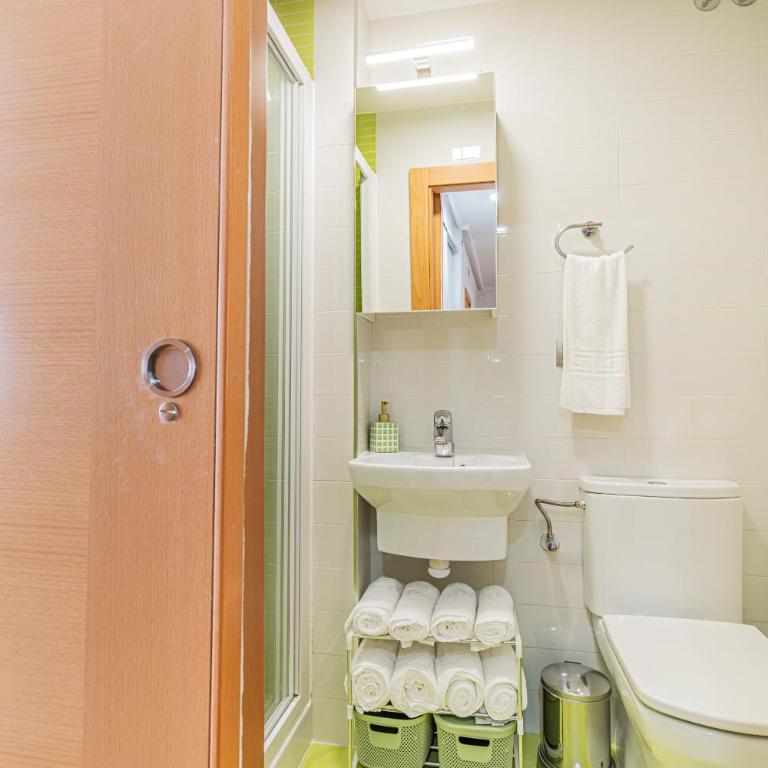 City Stay with 3 Bedrooms - Three-Bedroom Apartment - 28