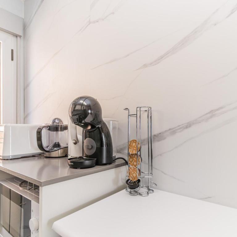 City Stay with 3 Bedrooms - Three-Bedroom Apartment - 11