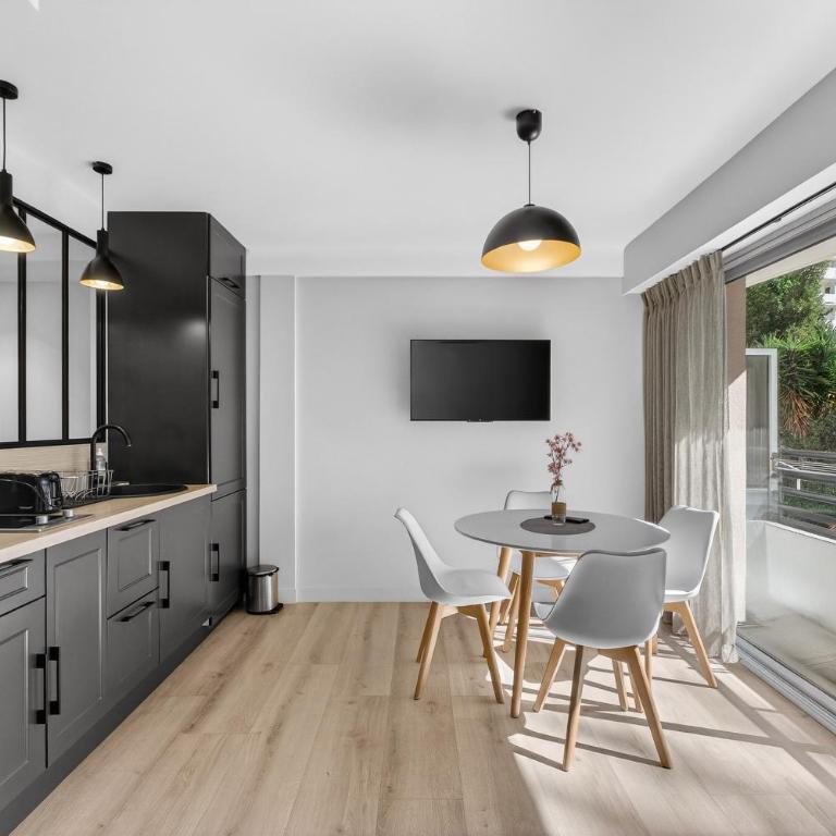 1 Chambre - Ascenseur - Climatisé - Balcon - Apartment mit 1 Schlafzimmer - 2