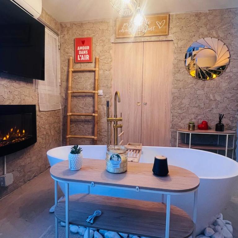 CASA LOVE Mandelieu - Apartamento de 1 dormitorio con bañera de hidromasaje - 4