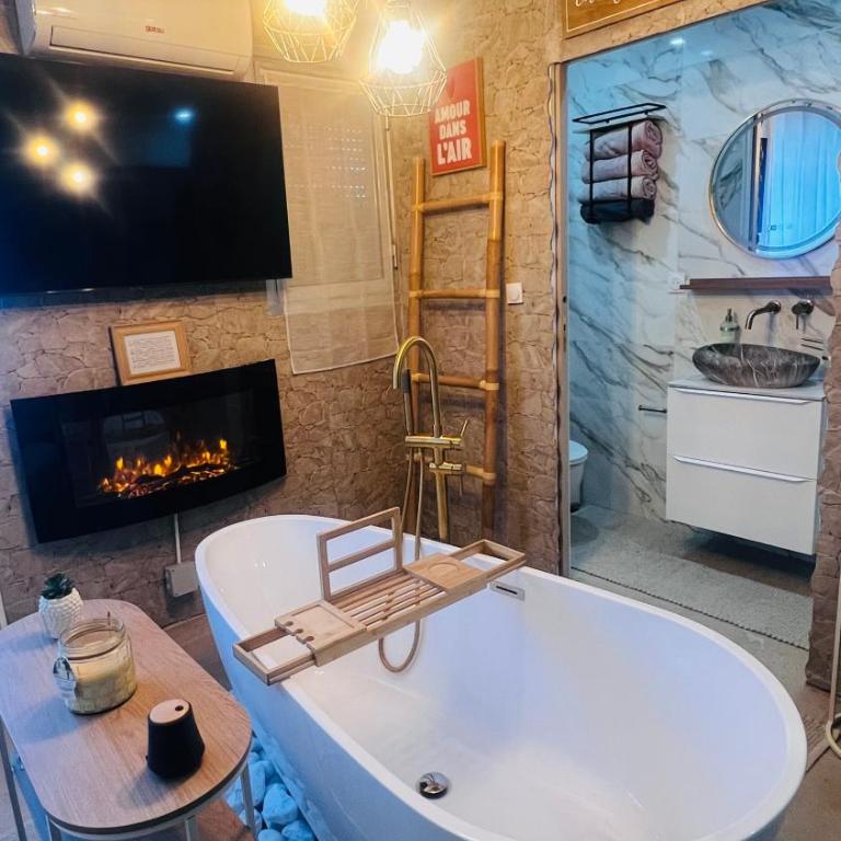 CASA LOVE Mandelieu - Apartamento de 1 dormitorio con bañera de hidromasaje - 3