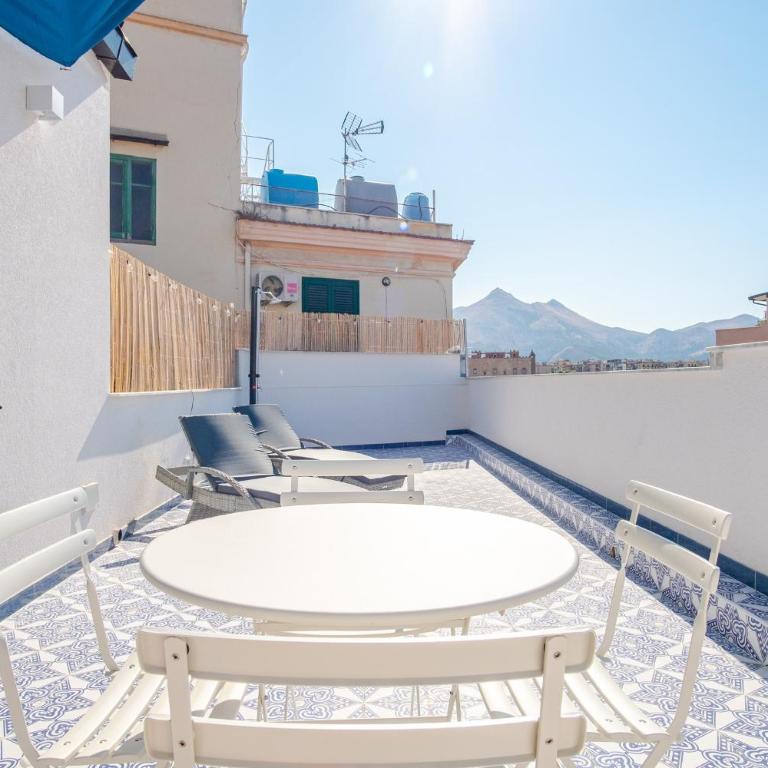 Zisa Top Romantic Terrace & Private outdoor Jacuzzi - Two-Bedroom Apartment - 8