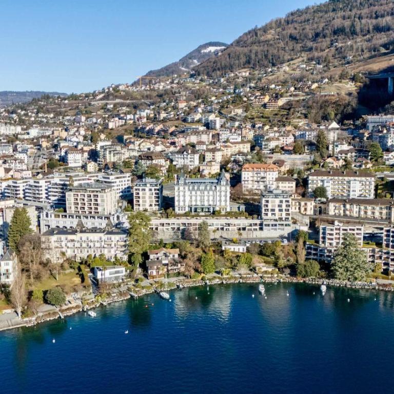 Modern 3-Bedroom Lakeview Apartment in Montreux by GuestLee - Apartment - 22