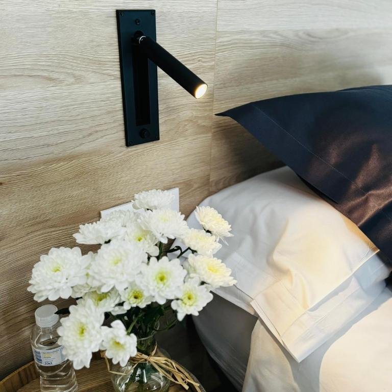 Hostalin Barcelona Gran Via - Double or Twin Room with Balcony - 16