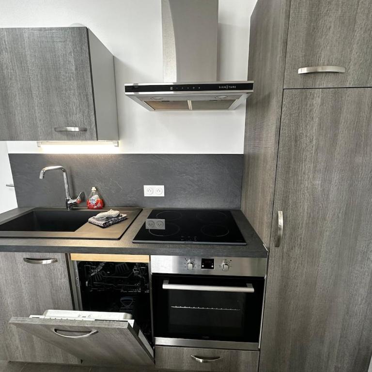 Opaline - Appartement T2 avec balcon vue latérale mer et parking - Apartment mit 1 Schlafzimmer, Balkon und Meerblick - 3