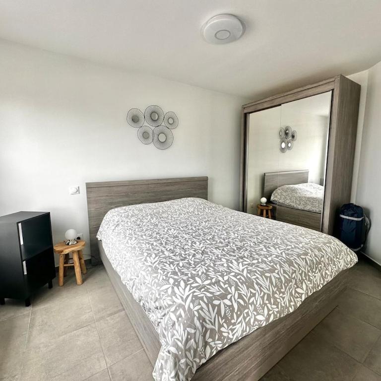 Opaline - Appartement T2 avec balcon vue latérale mer et parking - Apartment mit 1 Schlafzimmer, Balkon und Meerblick - 10