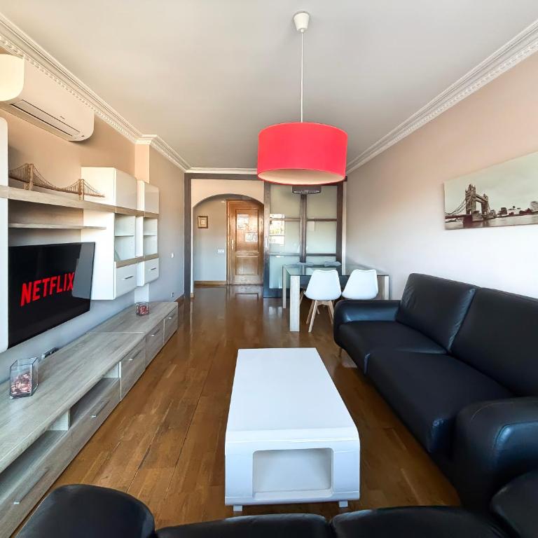 Gestión de Alojamientos Apartments - Three-Bedroom Apartment - 1