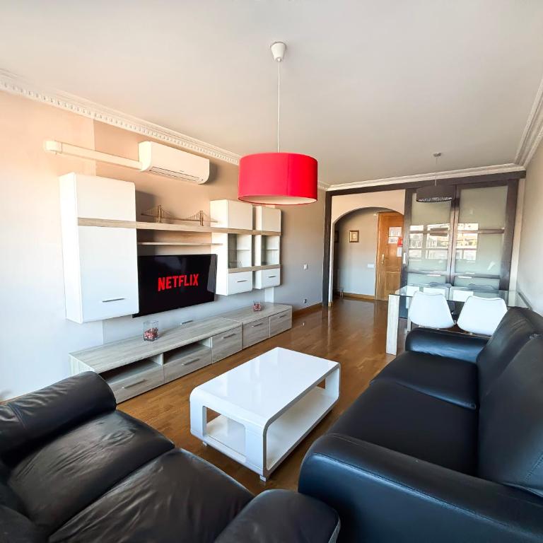 Gestión de Alojamientos Apartments - Three-Bedroom Apartment - 4
