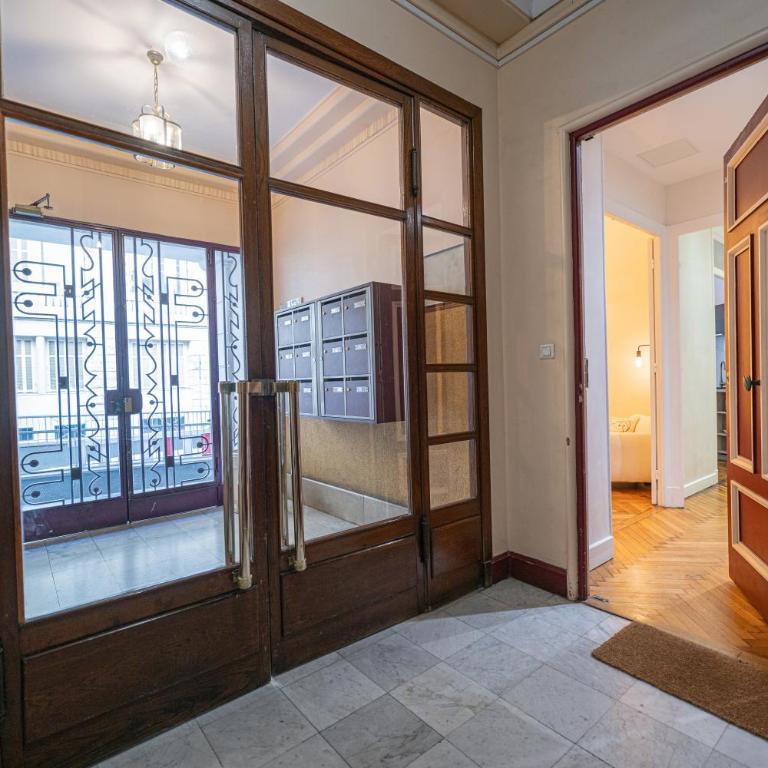 Grand 2P 52m2 Centre Nice-Gare 3min-Clim-6 Pers-Plage 8min - Appartement 1 Chambre - 13