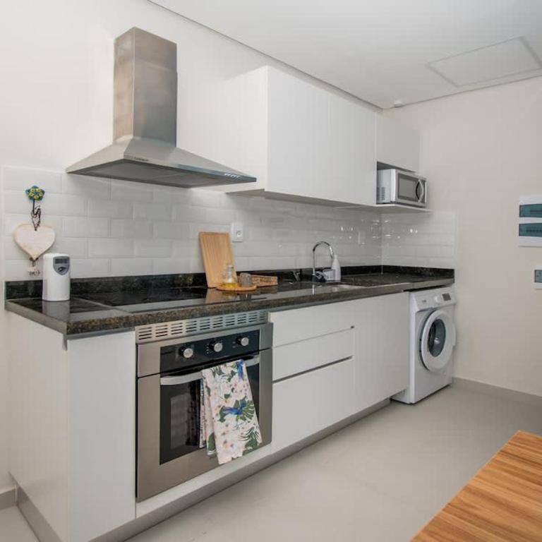 Modern 1BR in Prime Area Pool Gym - Apartment - 3