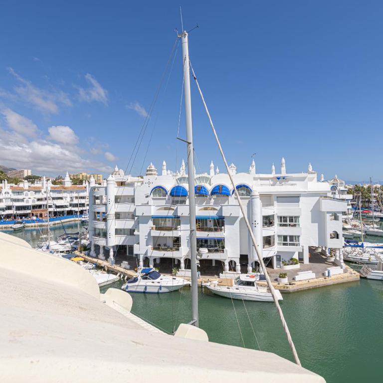 WintowinRentals Premium Apartment with Terrace and Stunning Views in Puerto Marina - Apartamento de 2 dormitorios - 75