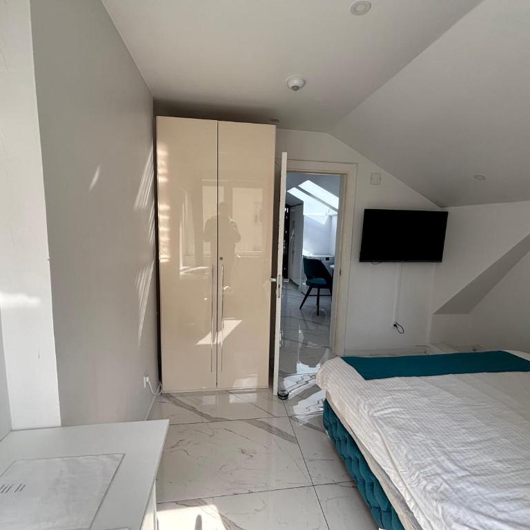 The Central Nest Belgrade - Deluks Dvokrevetna Soba sa Bračnim Krevetom i Tušem - 3