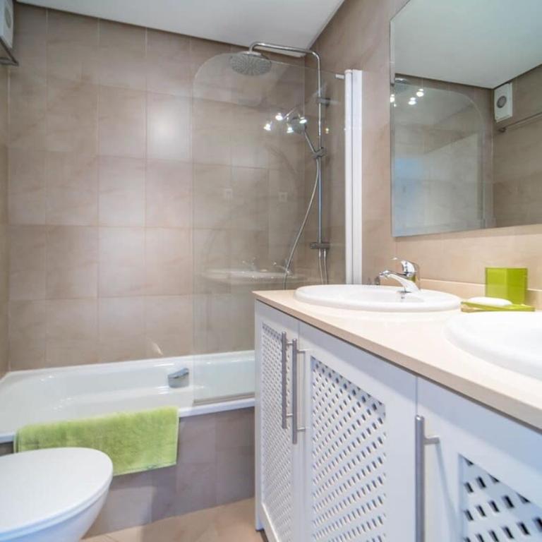 Lovely Apartment with Wrap Around Terrace Golf Views - AO1713LT - Apartamento - 10