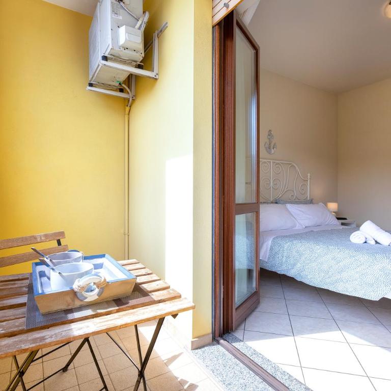 White Coral Rooms self check-in - Camera Matrimoniale con Balcone - 12