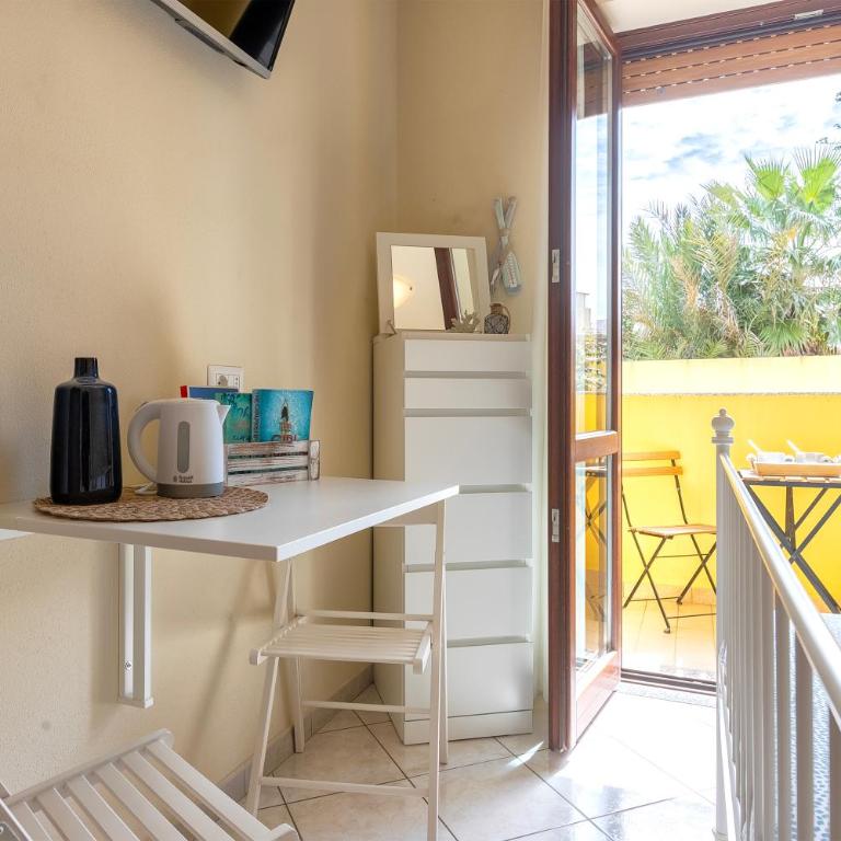 White Coral Rooms self check-in - Camera Matrimoniale con Balcone - 8