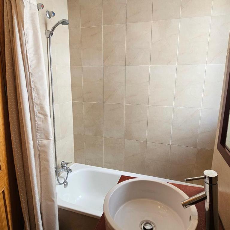 Modern Bright Two Bedroom Apartment With Pool Views - CO1011LT - Apartamento - 17