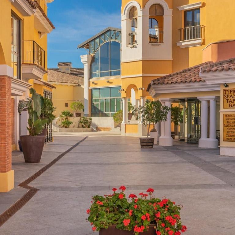 Modern Bright Two Bedroom Apartment With Pool Views - CO1011LT - Apartamento - 24