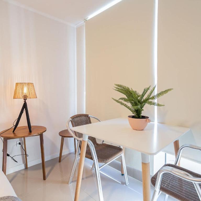 Cozy City Stay in Downtown Santiago for 2 - Apartment - 9