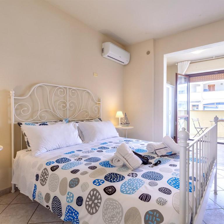 White Coral Rooms self check-in - Ampia Camera Matrimoniale - 3