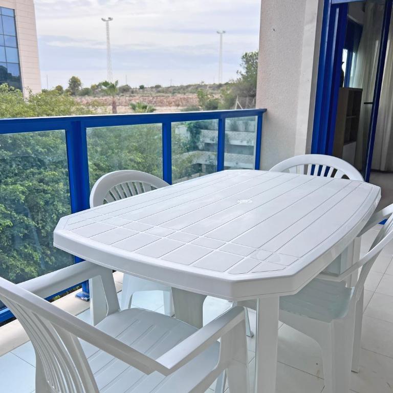 Alicante Hills - Bright, Pool, Parking and AC in the living room - Two-Bedroom Apartment with Balcony - 12