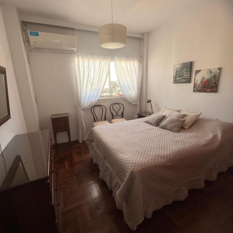 Luminoso depto de 3 amplios dormitorios y living comedor, cochera gratuita - Three-Bedroom Apartment - 6