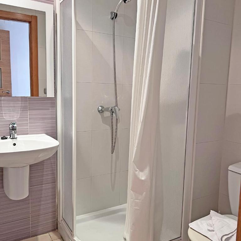 Alicante Hills - Bright, Pool, Parking and AC in the living room - Two-Bedroom Apartment with Balcony - 35
