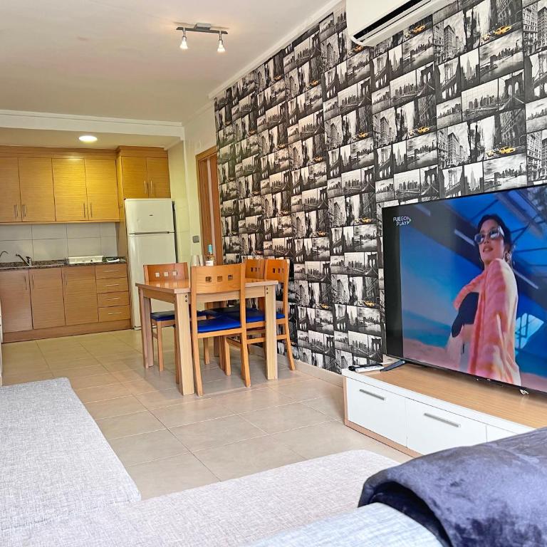 Alicante Hills - Bright, Pool, Parking and AC in the living room - Two-Bedroom Apartment with Balcony - 1