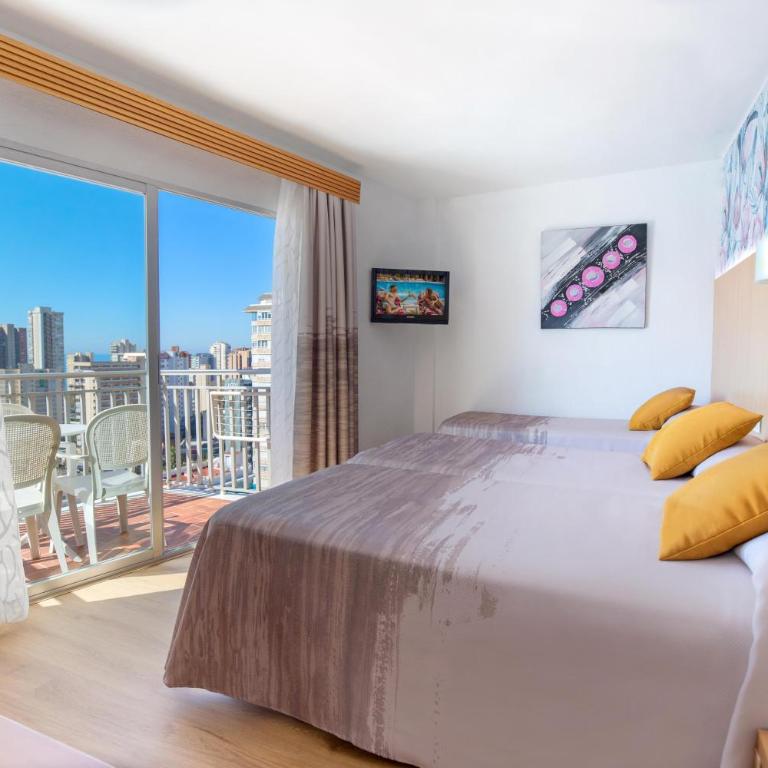 Hotel Servigroup Pueblo Benidorm - Habitación Doble con balcón (2 adultos + 1 niño) - 1