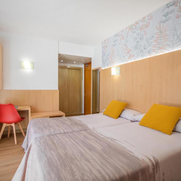 Hotel Servigroup Pueblo Benidorm - Habitación Doble con balcón (2 adultos + 1 niño) - 5