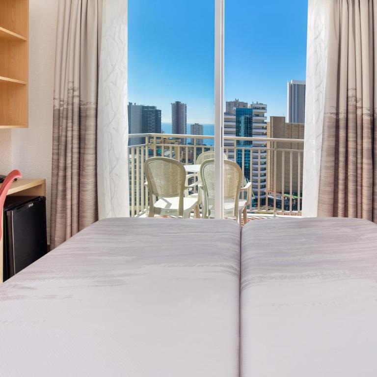 Hotel Servigroup Pueblo Benidorm - Habitación Doble con balcón (2 adultos + 1 niño) - 4