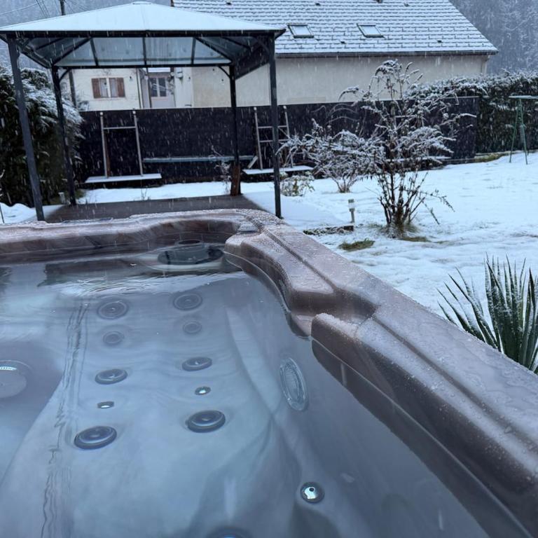 Gîte pour 8 - 10 personnes avec spa privatif - Maison 4 Chambres - 24